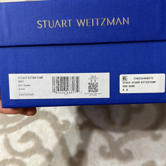 Stuart Weitzman - Stuart Kitten Pump Dune Suede - Picture 4 of 4